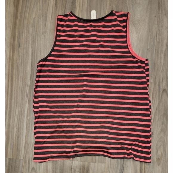 Lilypad Front Knotted Top - Picture 6 of 6